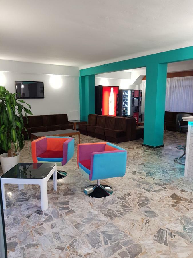Hostal Rosi 라레도 외부 사진